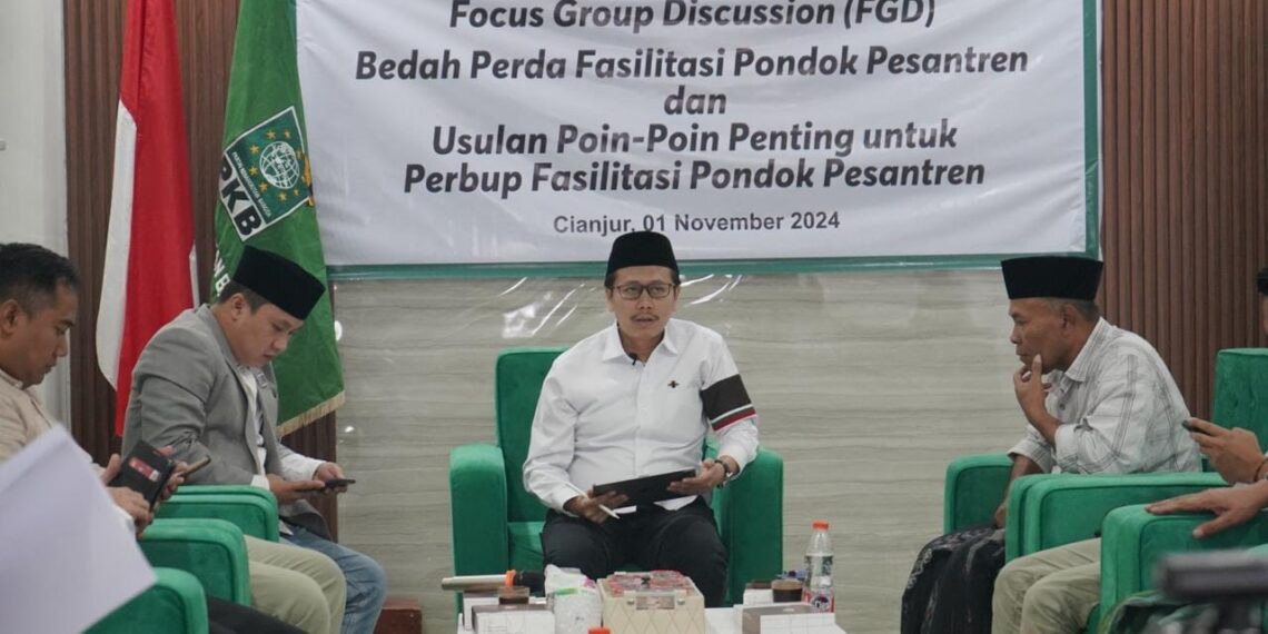 Ketua DPC PKB Cianjur Lepi Ali Firmansyah memimpin FGD membedah Perda Nomor 3 Tahun 2023 Tentang Fasilitasi Penyelenggaraan Pesantren
