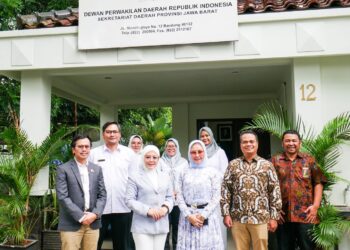 Wakil Ketua DPRD Cianjur Lepi Ali Firmansyah (memakai jas) sambangi anggota DPD RI.