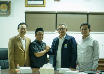 Kang Lepi (kiri) Memfasilitasi Rekonsiliasi Dualisme Dekopinda Cianjur